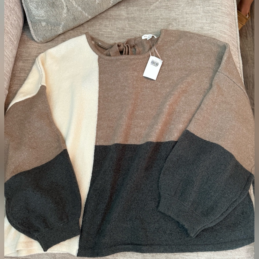 Blu Pepper Sweater NEW WITH TAG!!!